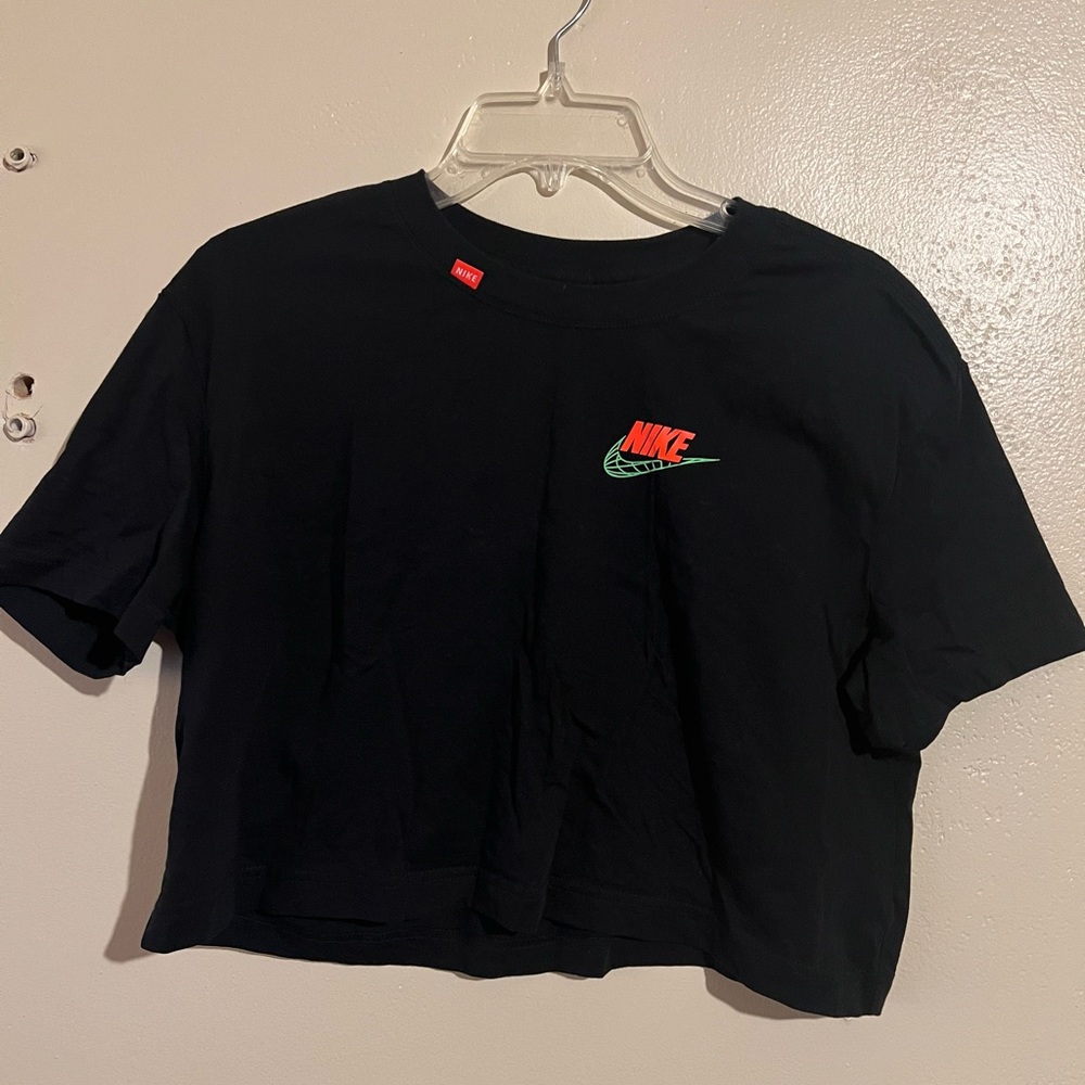 NIKE Medium Cropped Top